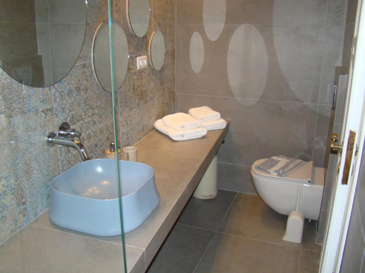 Efi'S Apartments Plaka  Luaran gambar